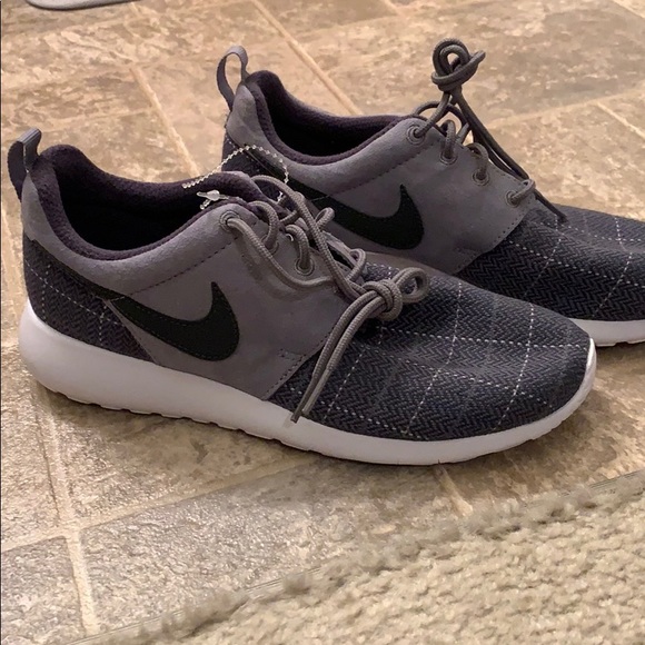 Nike Shoes - Nike rosche Nike Shoes - Nike rosche
